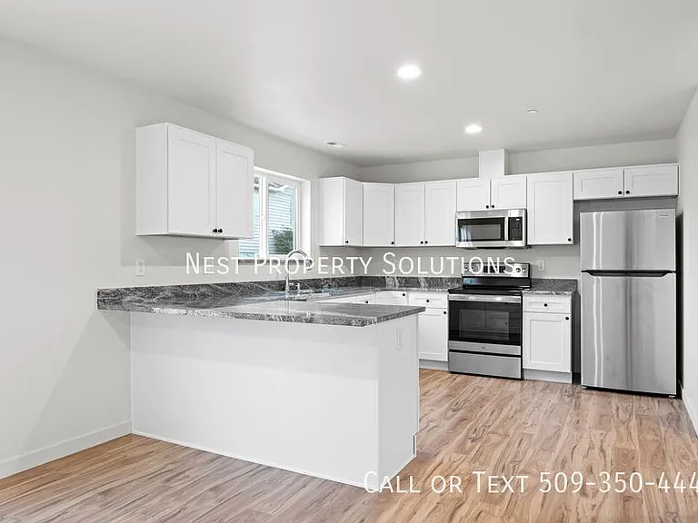 215 S 1st St #2 — Photo 42