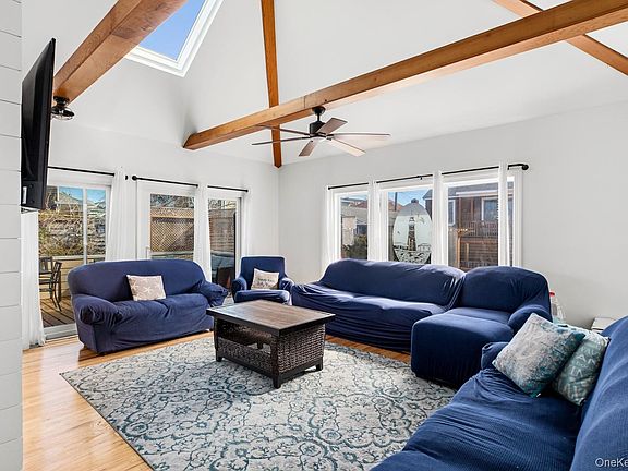 4th image of 485 Bayberry Walk