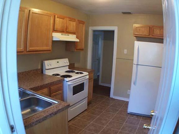 3rd image of 1138 W 9th St