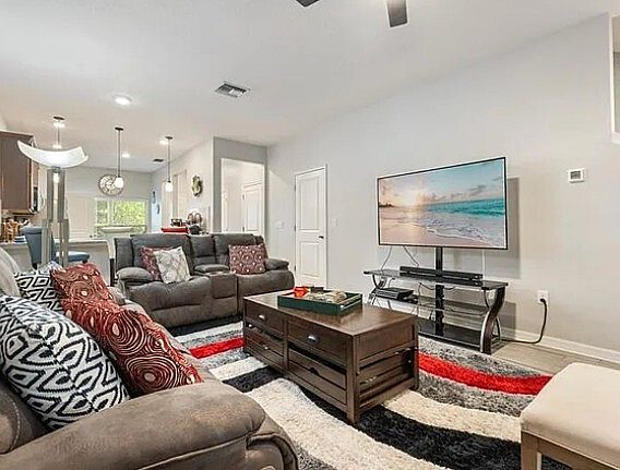 5th image of 1117 Hillhurst Dr