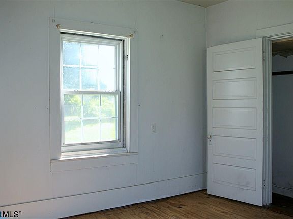 5th image of 809 Mineral Ave