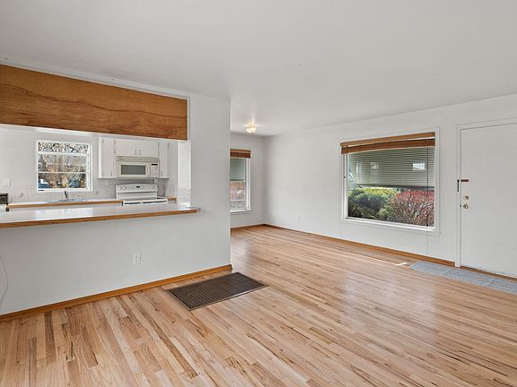 4th image of 3517 E 30th Ave