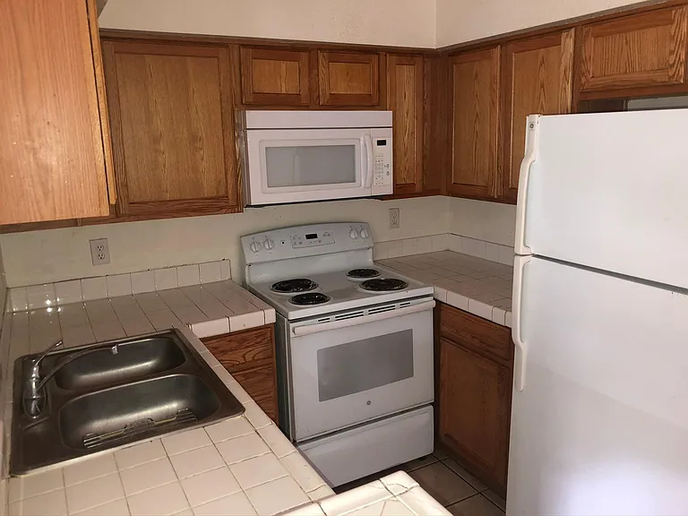 2180 Pinetop Ln #204 — Photo 12