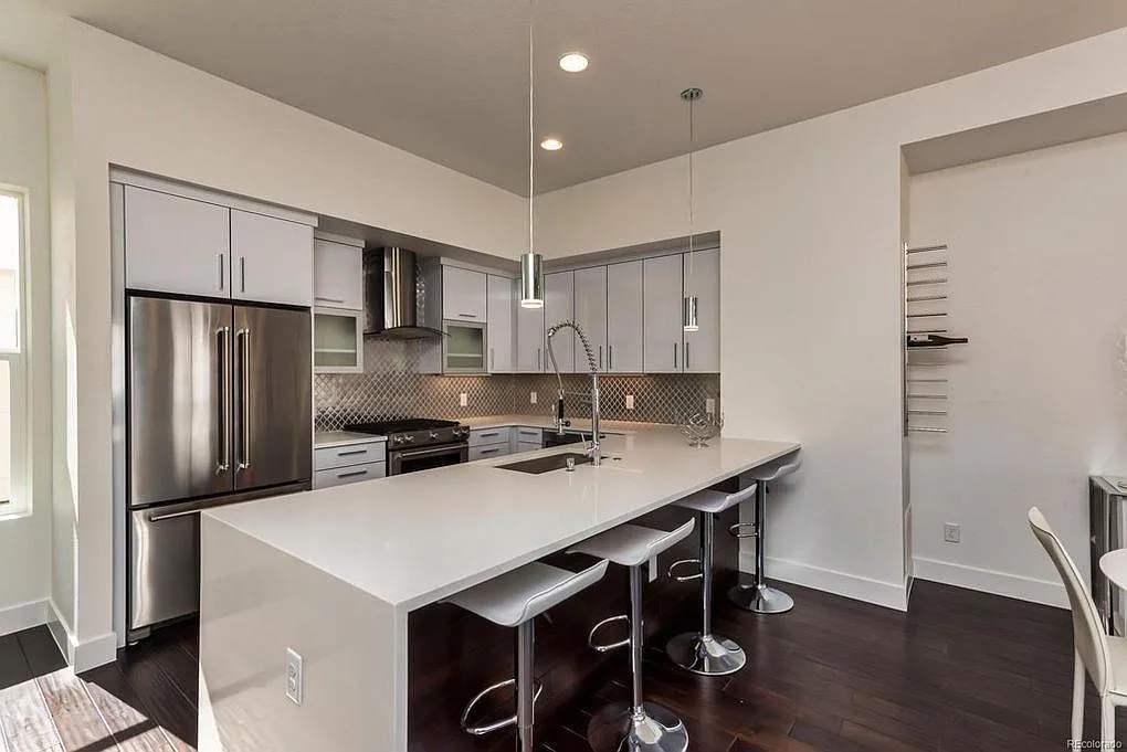 3040 N Wilson Ct — Photo 3