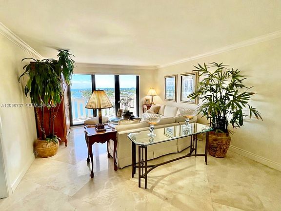 5th image of 1121 Crandon Blvd APT D903