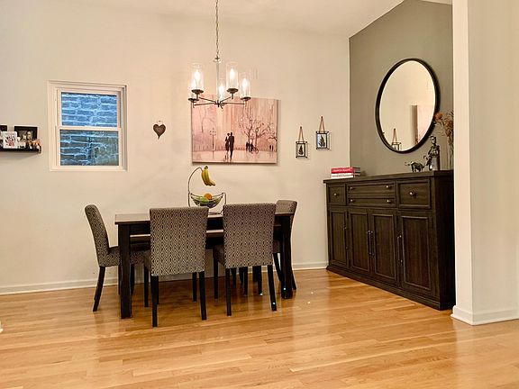 4th image of 1941 N Oakley Ave #2