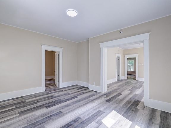 5th image of 512 E 3rd Ave