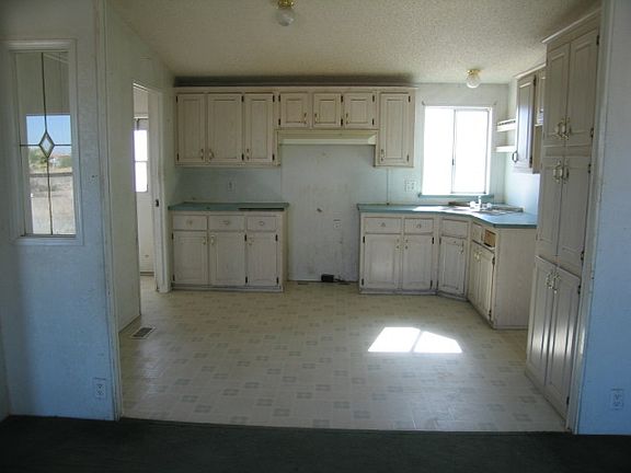 4th image of 16255 S Avenue 2 E