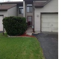 8498 Bubbling Springs Dr, Baldwinsville, NY 13027
