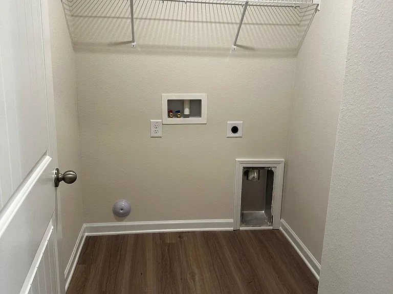 240 Harrow Ter — Photo 11