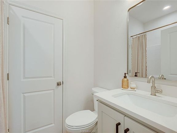 2nd image of 268 Richards St #268