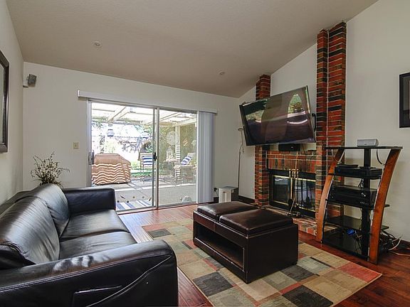 2nd image of 3207 Foxboro Pl