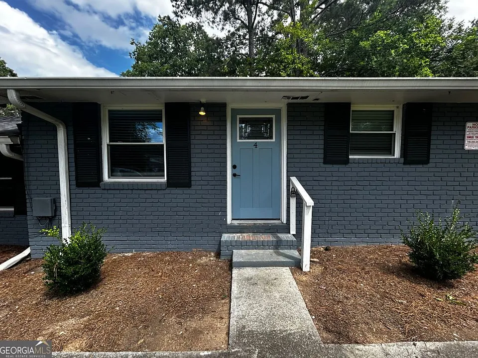 418 Walter St NW #4