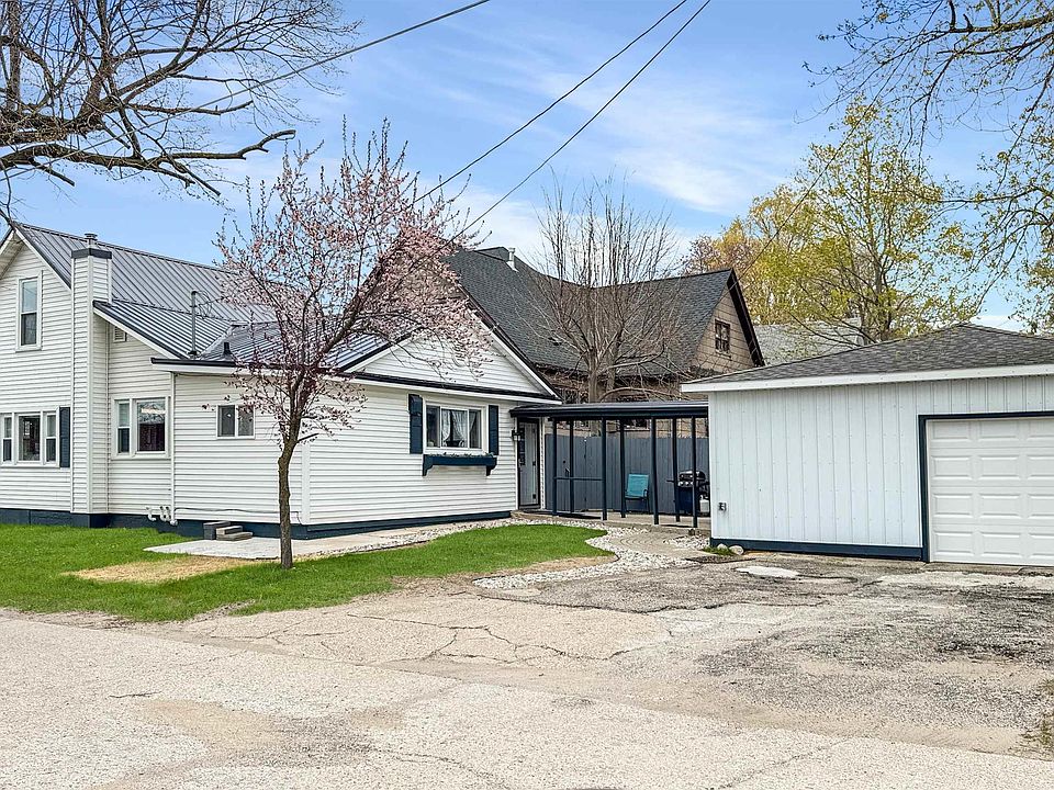 1st image of 116 E Bremer St