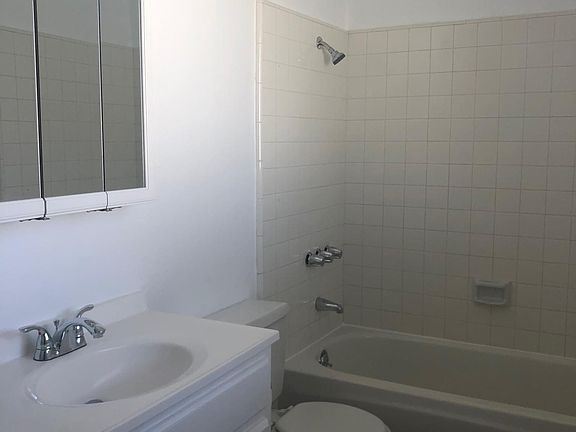 3rd image of 24216 Ward St