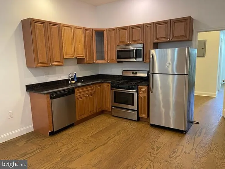 1527 W Girard Ave #1F — Photo 1