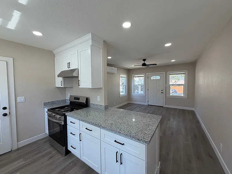 1225 Pine St — Photo 12