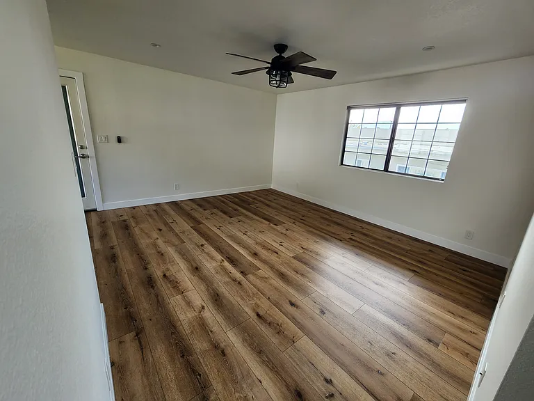 157 W Ash Ave #E — Photo 9