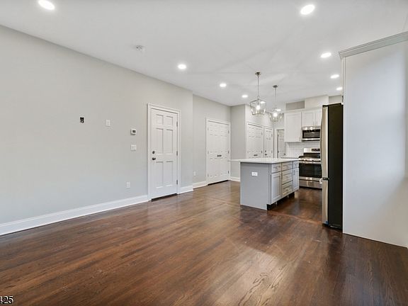 5th image of 31 Carmer Ave #4