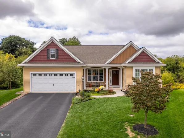 761 Fieldstone Dr, Annville, PA 17003