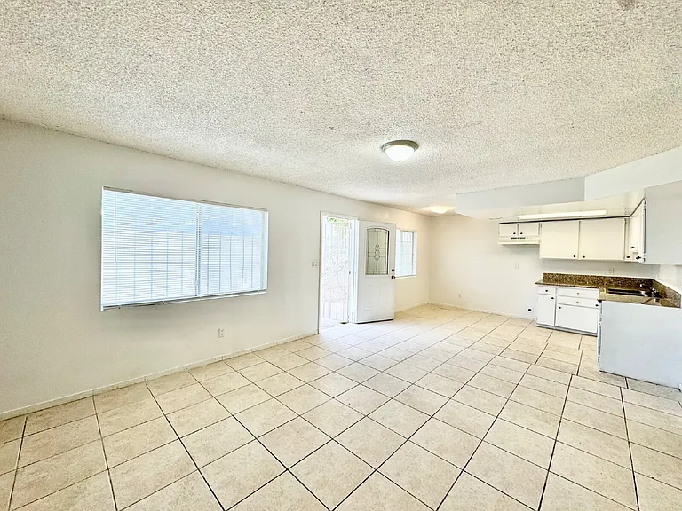 3427 E Cheyenne Ave #B — Photo 16