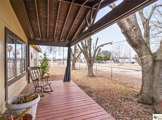 72 Skyview Dr, Martindale, TX 78655