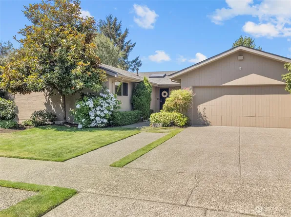 8703 Fauntlee Crest SW, Seattle, WA 98136