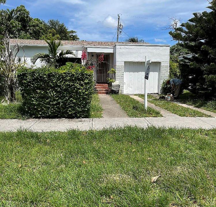 1st image of 1900 SE Coral Gate Dr