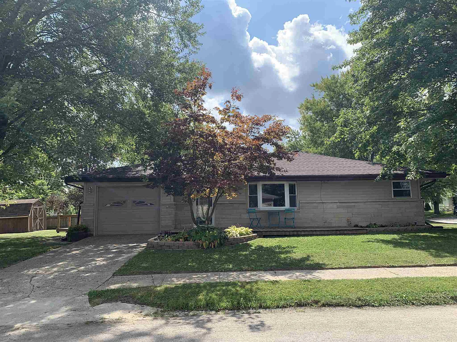 304 Magnolia Dr photo 1