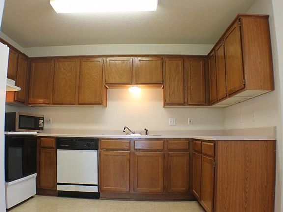 4th image of 2405 Thoroughbred Dr