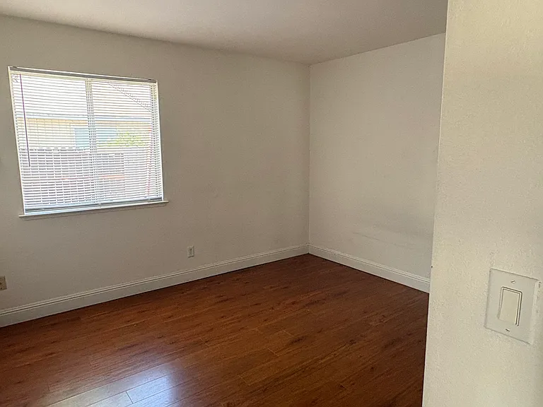2235 Ventnor Ln — Photo 4
