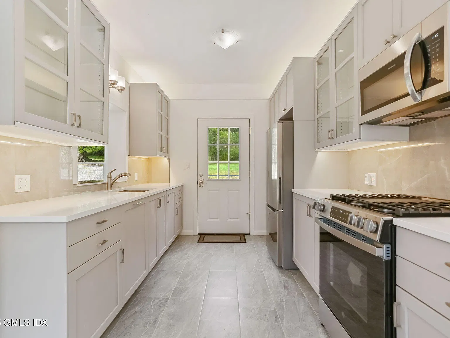 1 bed, 2.0 bath, 1200 sqft, $3,500 — Photo 2