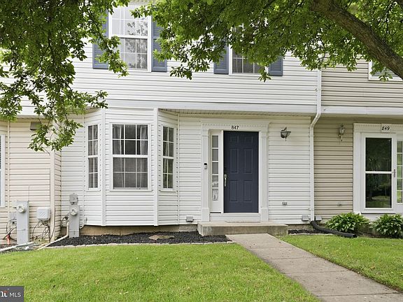 2nd image of 847 Medinah Cir