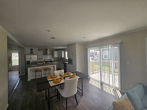 4th image of 381 Dunn Dr #112