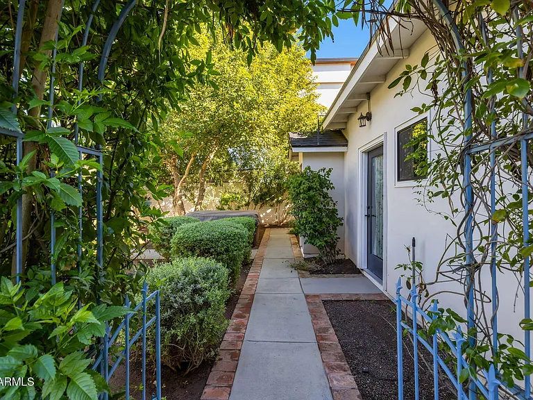 4402 E Turney Ave — Photo 46