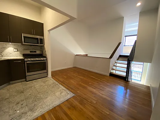 Rented by AZ REALTY NYC LLC | media 19