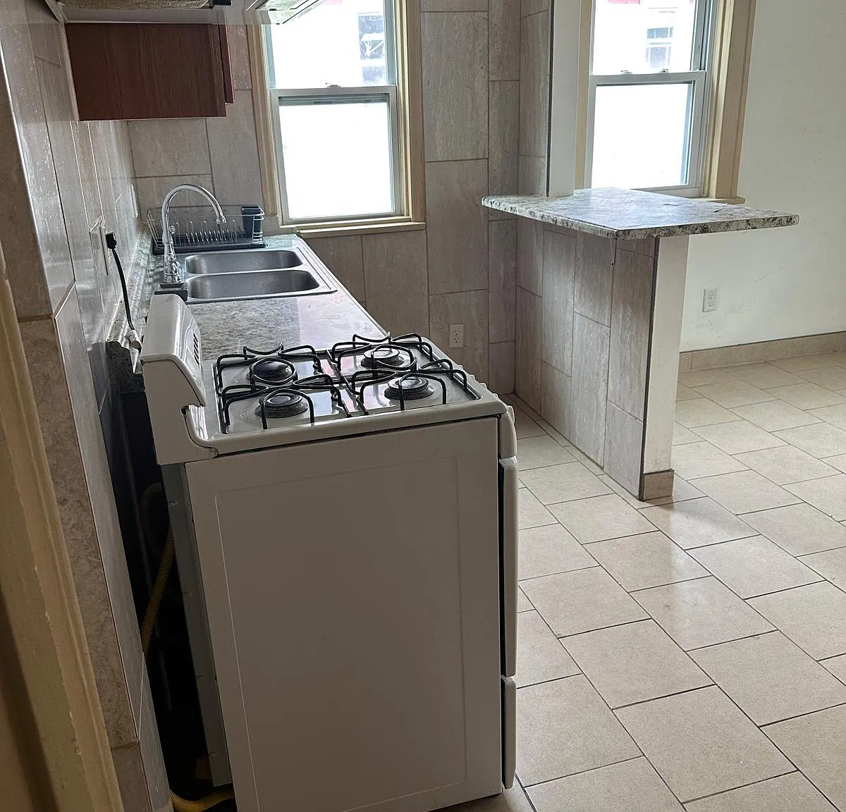 1702 E Geneva Pl — Photo 3