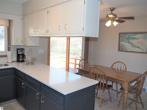 5th image of 723 Forest Ave