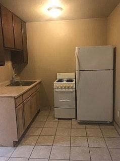3rd image of 1460 E Davidson St