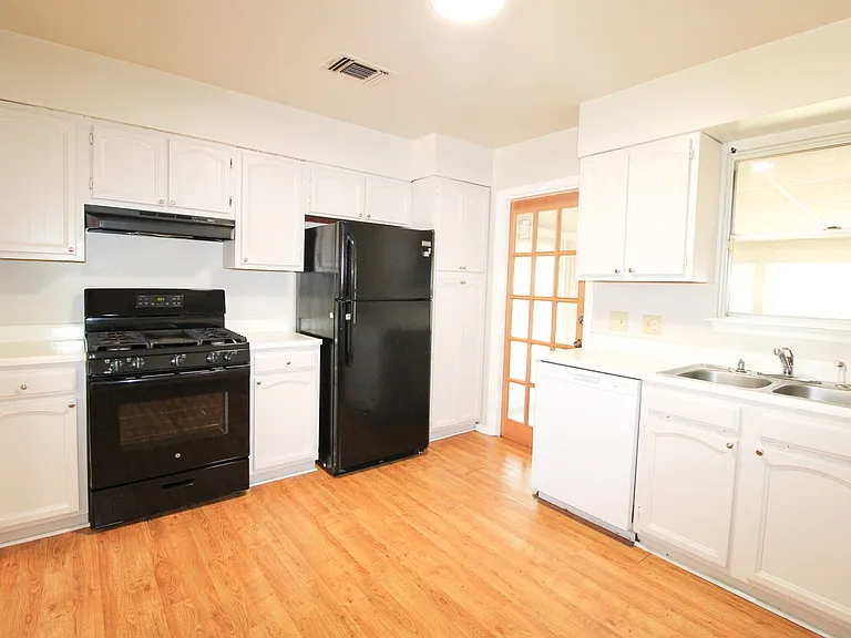 4102 Waikiki Dr — Photo 8