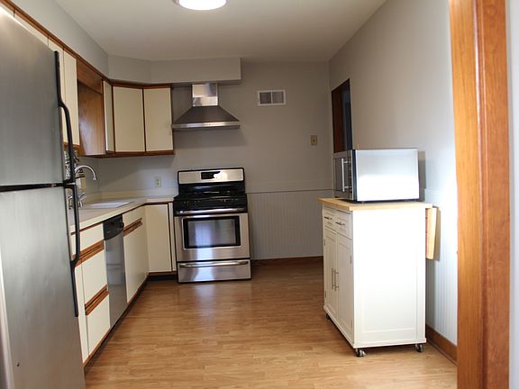 2nd image of 608 Cowles Ave