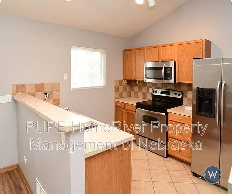 3 bed, 2.0 bath, 1048 sqft, $1,950 — Photo 3