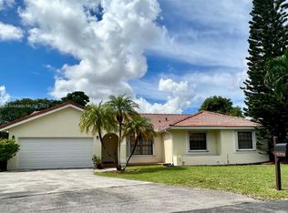 15346 SW 54th Ter, Miami, FL 33185