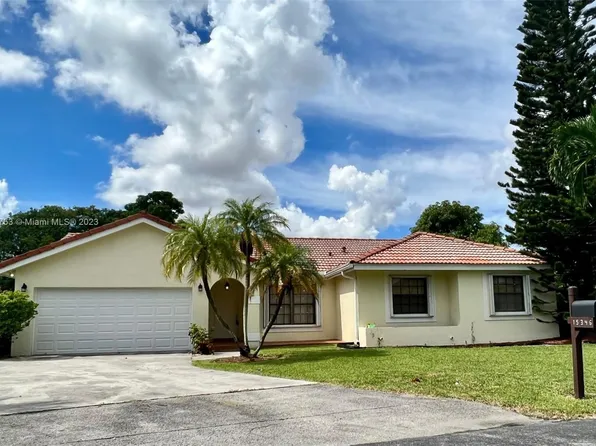 15346 SW 54th Ter, Miami, FL 33185
