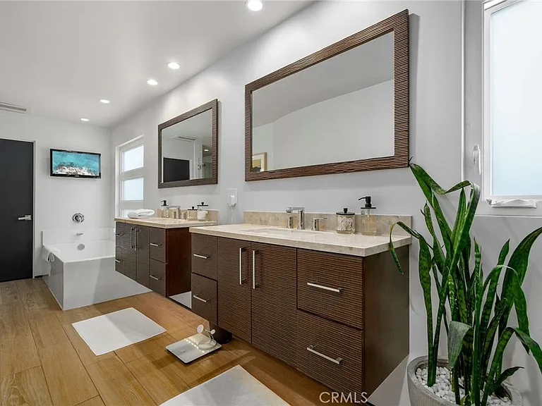 73B Surfside Ave — Photo 24