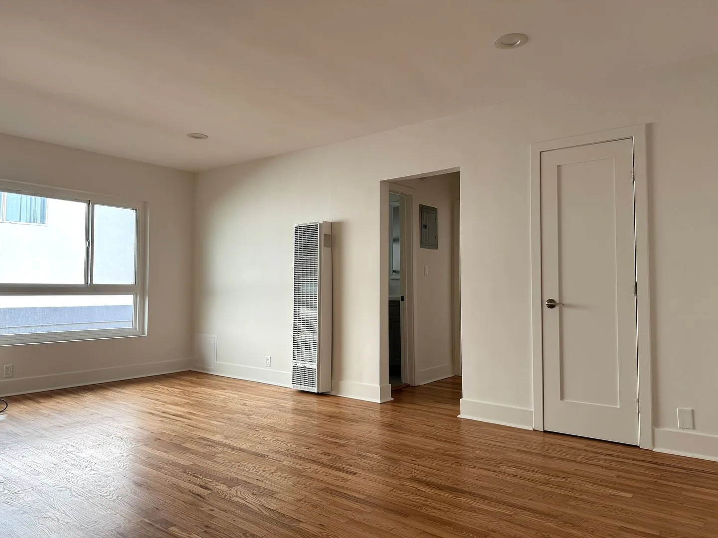 Renovated 1bed1bath Apartment in Koreatown! — Photo 4