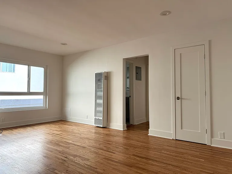 120 S Oxford Ave #8 — Photo 4