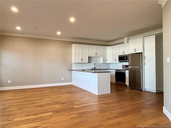 3rd image of 1 Bushville Dr