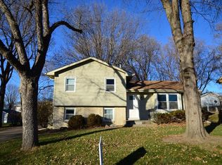 8865 Sunny Hill Dr, Clive, IA 50325