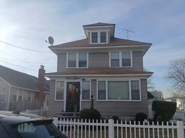 37 Cedar Rd, Inwood, NY 11096